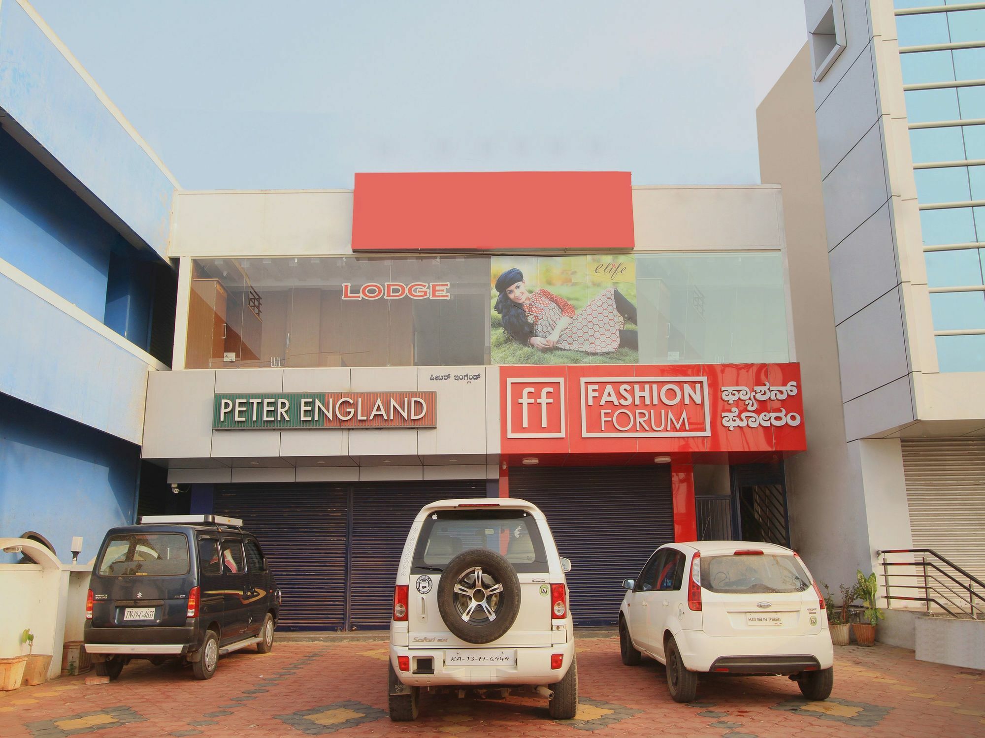 Lee Comfort Kushalnagar Luaran gambar